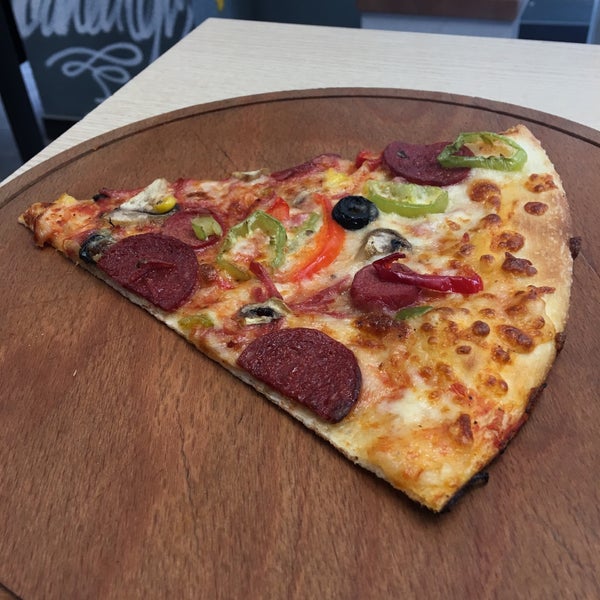 Foto tirada no(a) Pizza Vegas por M &amp; A em 5/9/2017