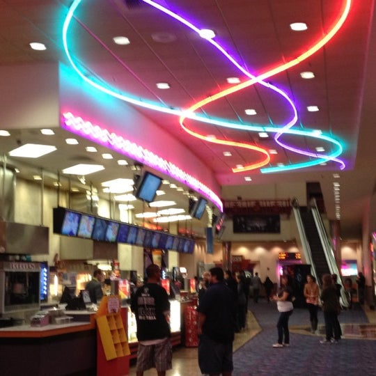 Фотографии на Regal Edwards Ontario Palace IMAX & RPX Кинотеатр в Ontario