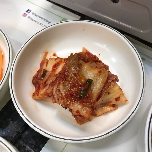 รูปภาพถ่ายที่ Hanwoori Korean Restaurant (한우리) โดย Kirn W. เมื่อ 11/8/2017