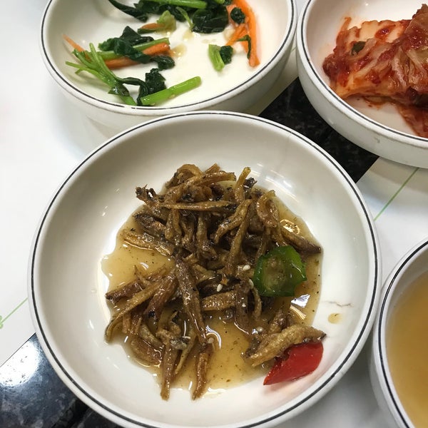รูปภาพถ่ายที่ Hanwoori Korean Restaurant (한우리) โดย Kirn W. เมื่อ 11/8/2017