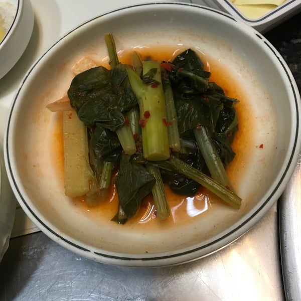 รูปภาพถ่ายที่ Hanwoori Korean Restaurant (한우리) โดย Kirn W. เมื่อ 4/22/2017