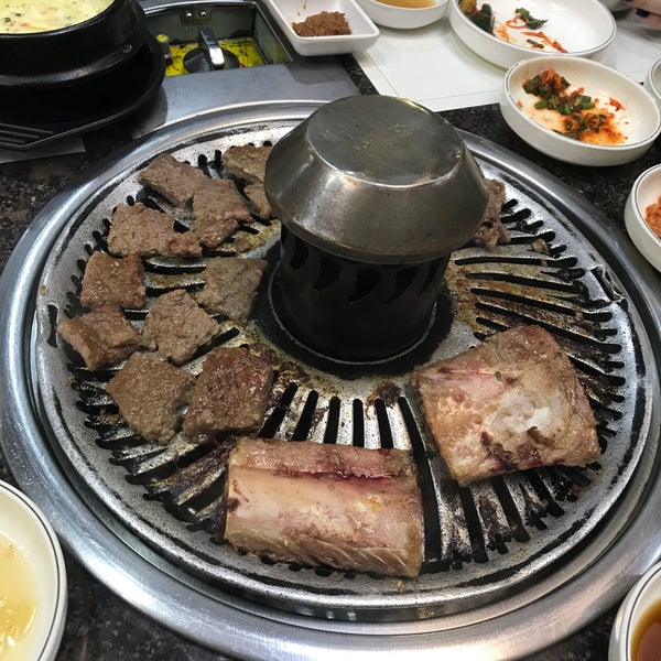 11/8/2017 tarihinde Kirn W.ziyaretçi tarafından Hanwoori Korean Restaurant (한우리)'de çekilen fotoğraf