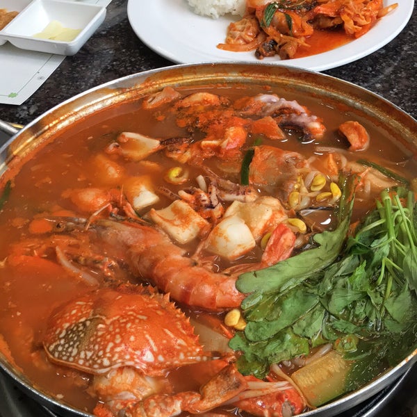 6/23/2017 tarihinde Kirn W.ziyaretçi tarafından Hanwoori Korean Restaurant (한우리)'de çekilen fotoğraf