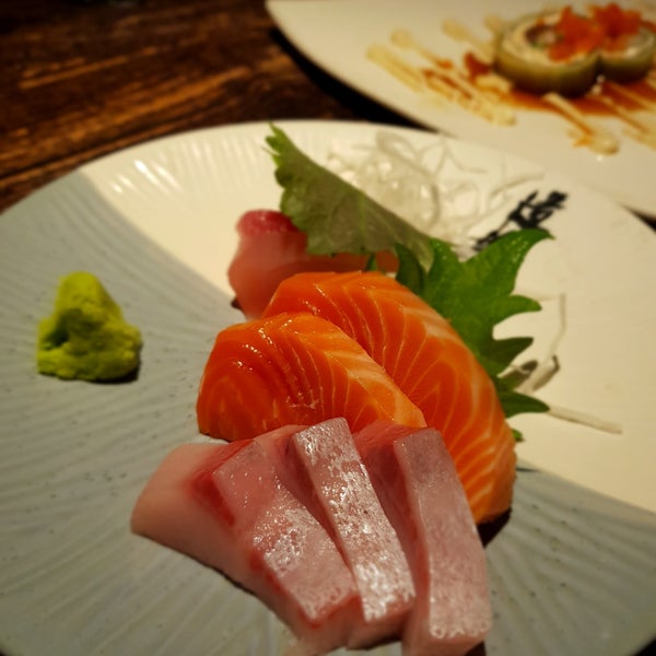 Foto diambil di Doraku Sushi oleh Lis s. pada 12/21/2018