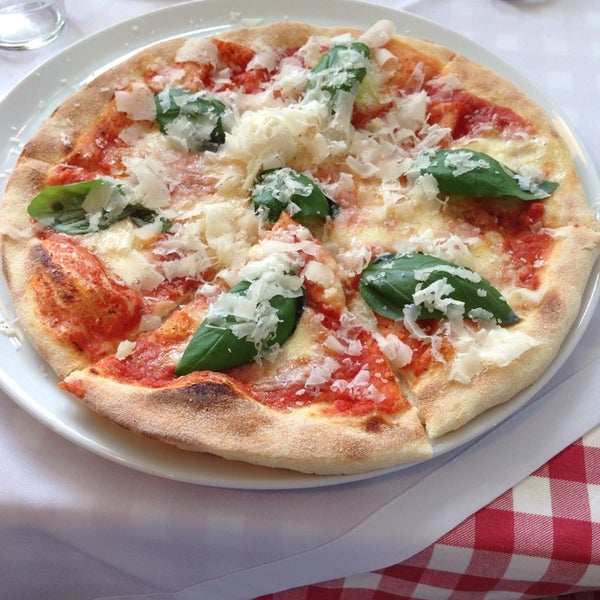 Foto diambil di Sempre Pizza e Vino oleh Nicholas N. pada 7/13/2014