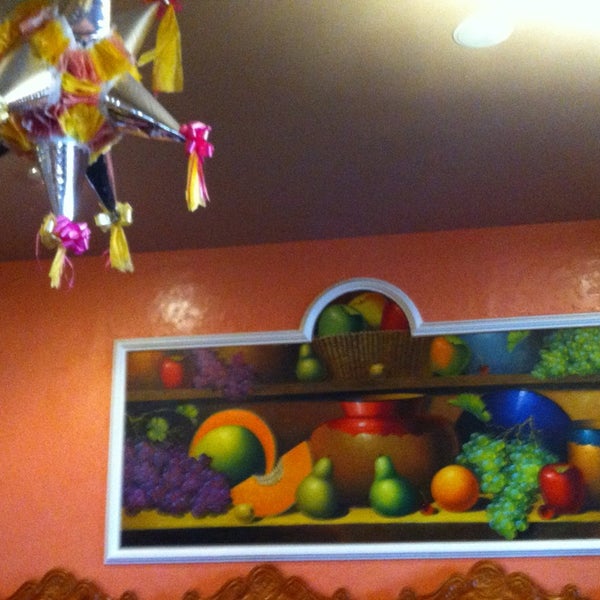 Foto diambil di La Hacienda Mexican Restaurant oleh Melissa C. pada 6/29/2013