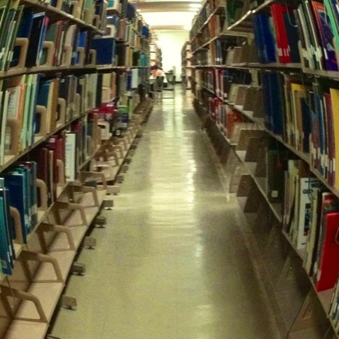 Photo prise au Leo F. Cain University Library par Jessica W. le10/3/2012
