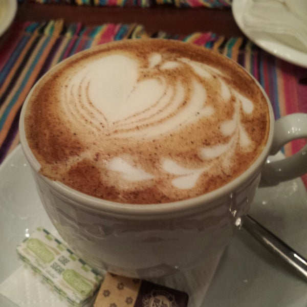 รูปภาพถ่ายที่ Кофейня &quot;ЧайКоф&quot; โดย Ayzada เมื่อ 11/6/2014