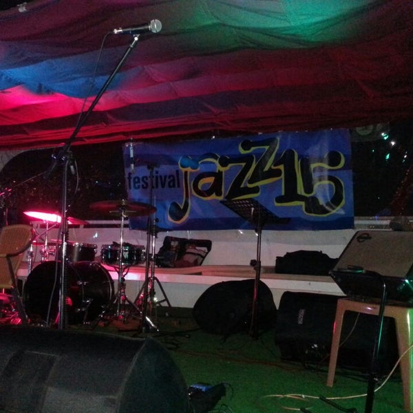 стол компьютерный венге дуб молочный. фото вечерний jazz. 2022 новосибирск. джаз 15*40. джаз бенд георгия гараняна краснодар.