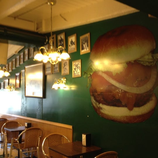 10/7/2012にWilliam F.がKirk&#39;s Steakburgersで撮った写真
