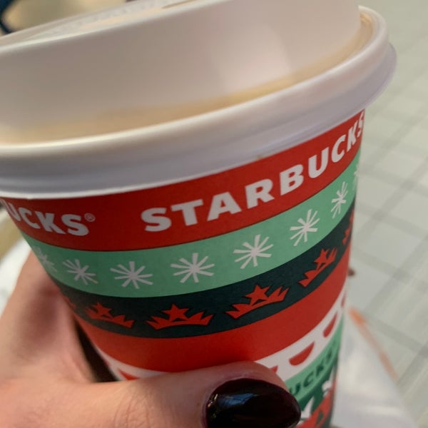 Photo prise au Starbucks par Kim D. le11/12/2020