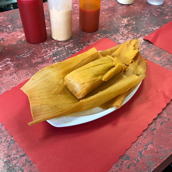 Foto diambil di El Mago de las Fritas oleh John D. pada 11/30/2016