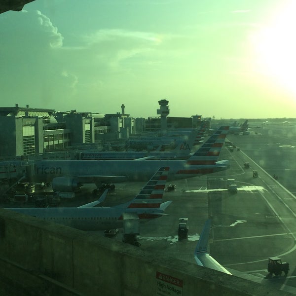8/6/2015 tarihinde Lisette B.ziyaretçi tarafından Miami Uluslararası Havalimanı (MIA)'de çekilen fotoğraf