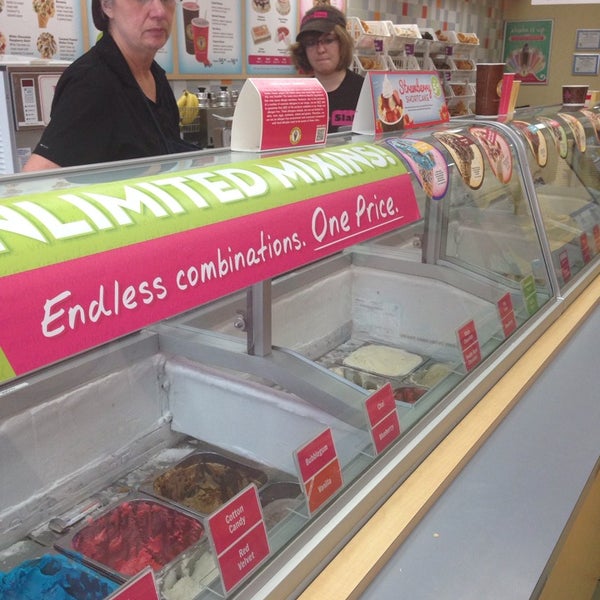 Marble Slab Creamery Ice Cream Parlor in Thornhill