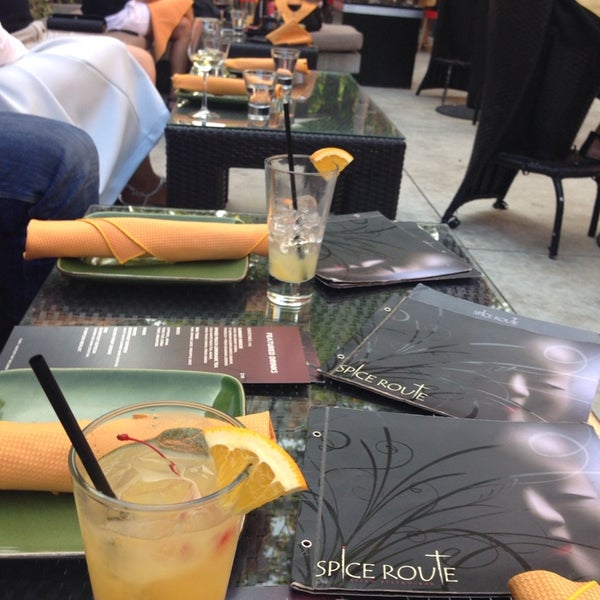 7/24/2014 tarihinde Mark K.ziyaretçi tarafından Spice Route Asian Bistro + Bar'de çekilen fotoğraf