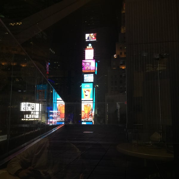 3/27/2016 tarihinde Tanya T.ziyaretçi tarafından Broadway Lounge &amp; Terrace'de çekilen fotoğraf