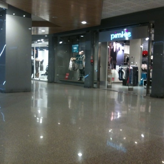 รูปภาพถ่ายที่ Centro Commerciale La Romanina โดย Aida P. เมื่อ 10/23/2012