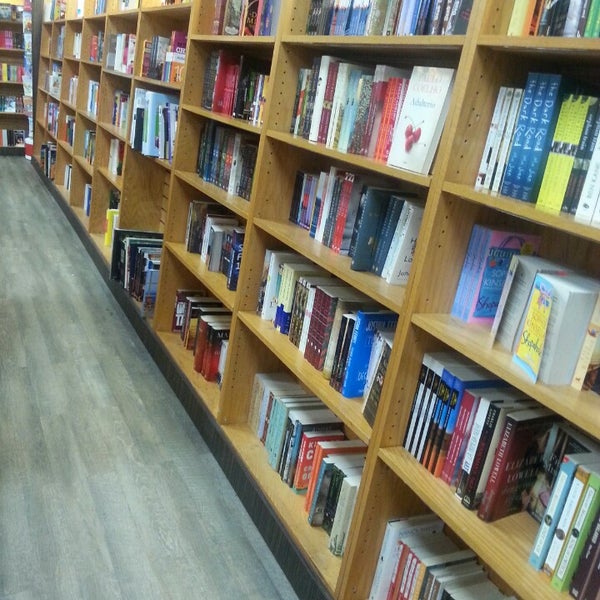8/29/2014에 Dayna님이 The Bookmark | Books · Gifts · Cafe에서 찍은 사진