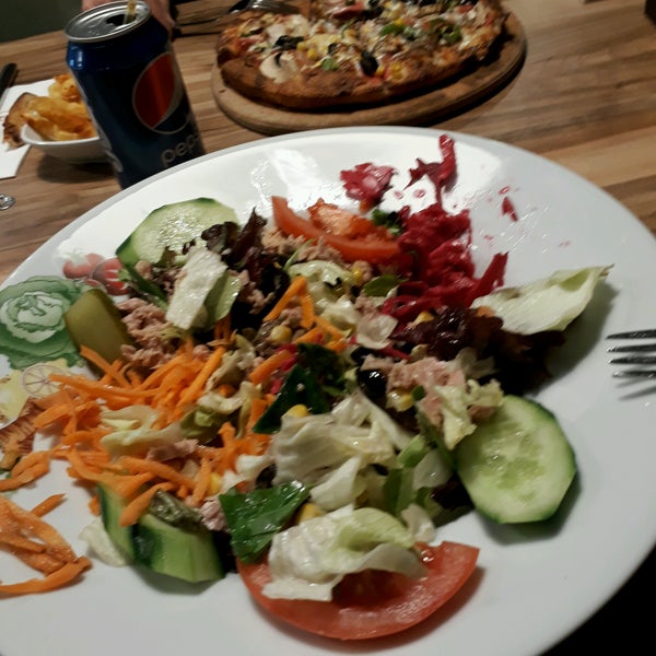 รูปภาพถ่ายที่ Kariyer Cafè &amp; Restaurant โดย Yaşar Deniz K. เมื่อ 2/17/2017