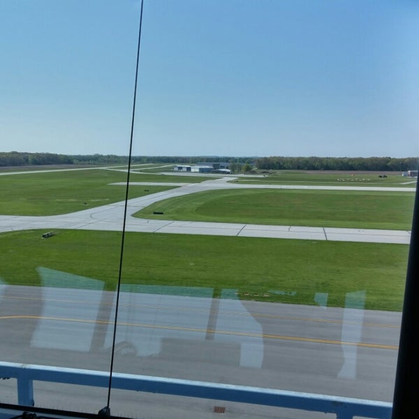 Elkhart Municipal Airport (EKM) 2 tips from 261 visitors