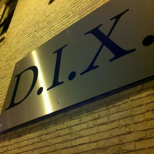 Das Foto wurde bei D.I.X. von Ike O. am 11/22/2012 aufgenommen