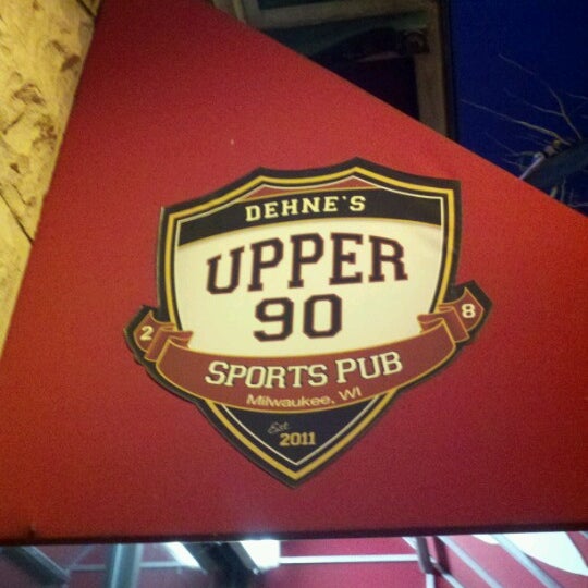 Foto tirada no(a) Upper 90 Sports Pub por Ike O. em 11/19/2012