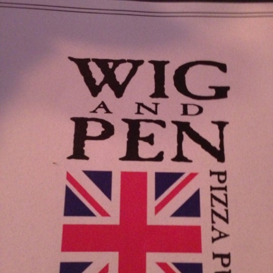 Снимок сделан в The Wig &amp; Pen Pizza Pub пользователем Nate F. 10/19/2012
