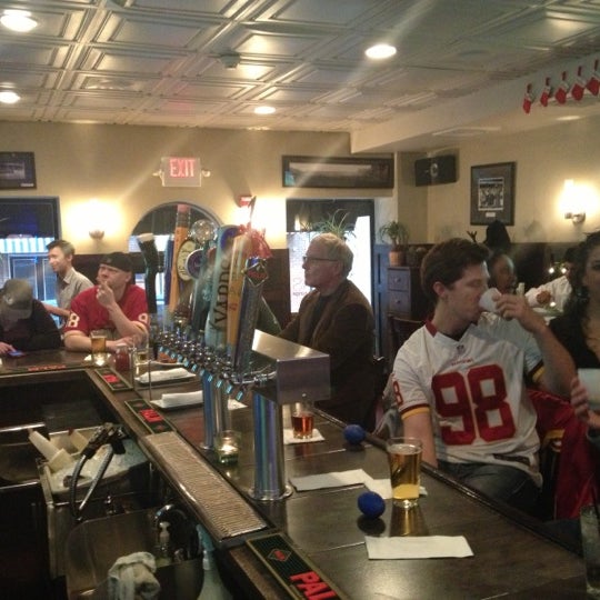 Foto scattata a Smiths Restaurant &amp; Bar da Ashley S. il 12/9/2012