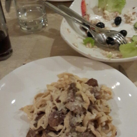 Das Foto wurde bei Buongiorno Italian Restaurant von Gizem E. am 3/21/2014 aufgenommen