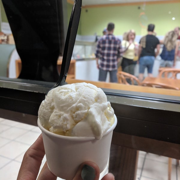 Photo taken at Mashti Malone Ice Cream by Tiffany T. on 8/2/2018