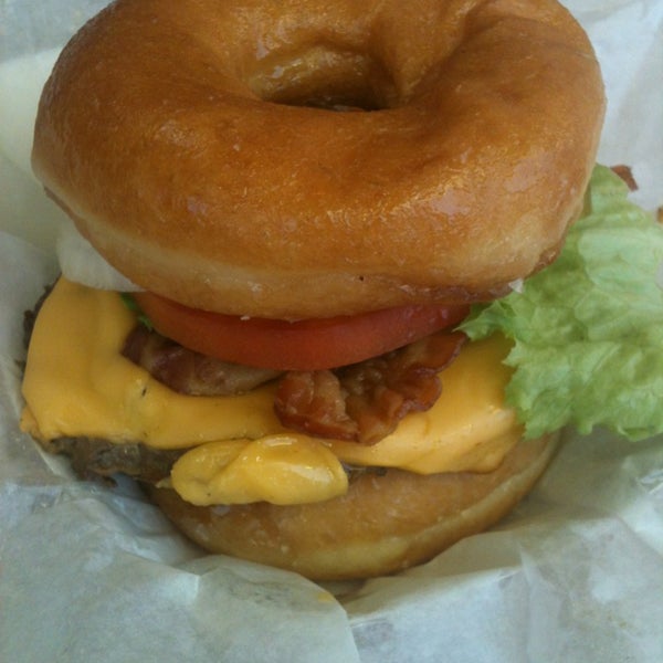 Twisters burgers & burritos. Twisters burgers & burritos. Мак бургер ош. Бургер твист. Твист бургер.