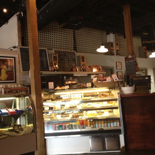 รูปภาพถ่ายที่ Senoia Coffee &amp; Cafe โดย Bobbi O. เมื่อ 10/30/2012