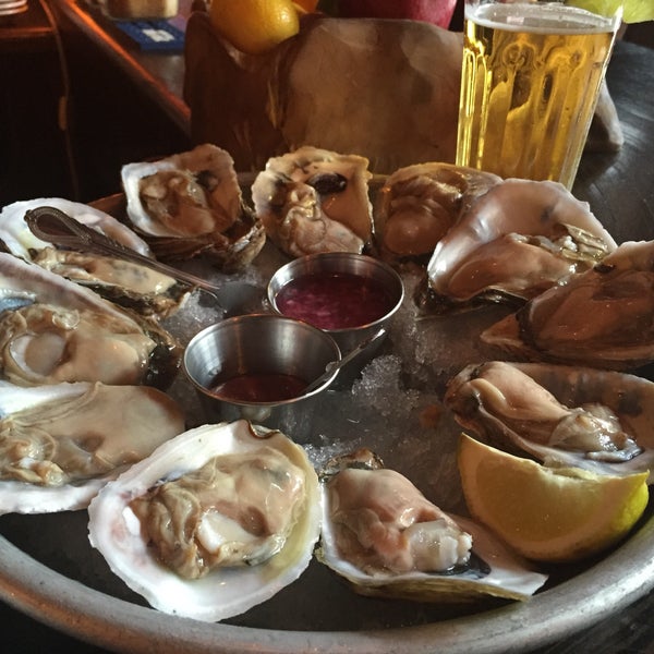 Happy hours! oysters 1$ each, all draft beers 4$/pint.