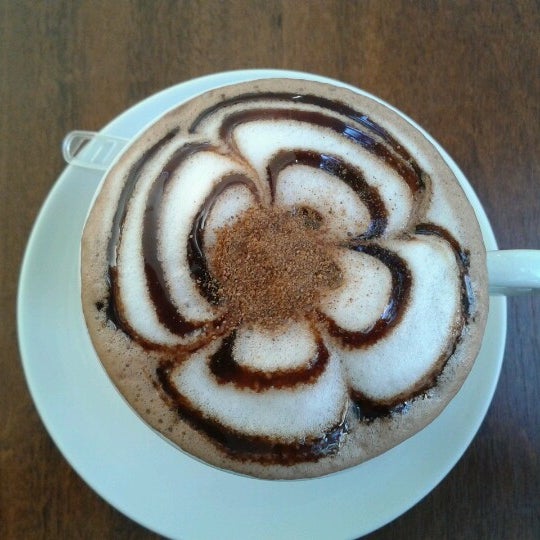 รูปภาพถ่ายที่ Rosa&#39;s Café โดย Gleycitcha เมื่อ 10/9/2012