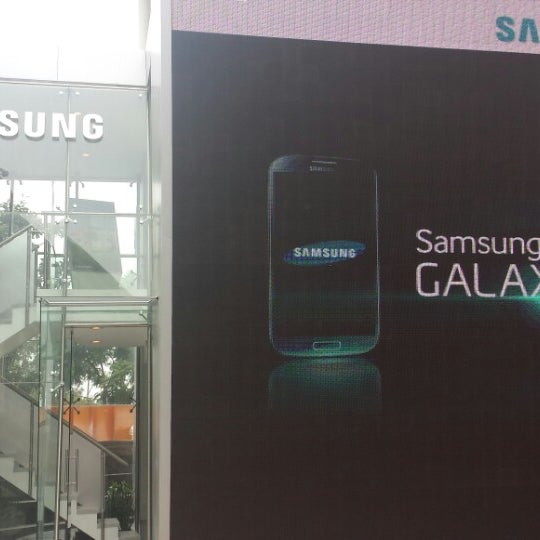 7/18/2013에 Fanny L.님이 Samsung Experience Store에서 찍은 사진