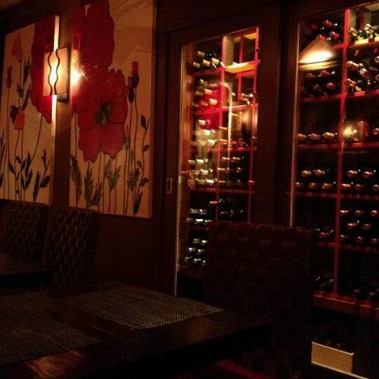 Photo taken at Bistrot Lepic &amp; Wine Bar by 동기 최. on 12/26/2012