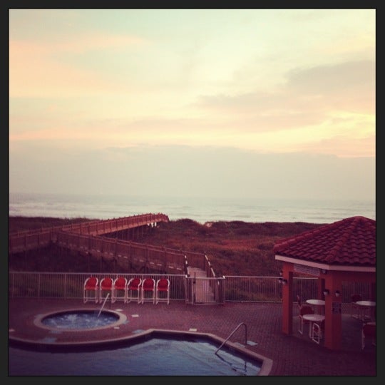 Das Foto wurde bei La Copa Inn Beach Hotel von Aimee E. am 12/15/2012 aufgenommen