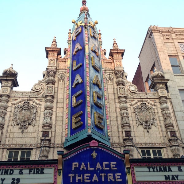 Das Foto wurde bei Louisville Palace Theatre von Greg K. am 6/10/2015 aufgenommen