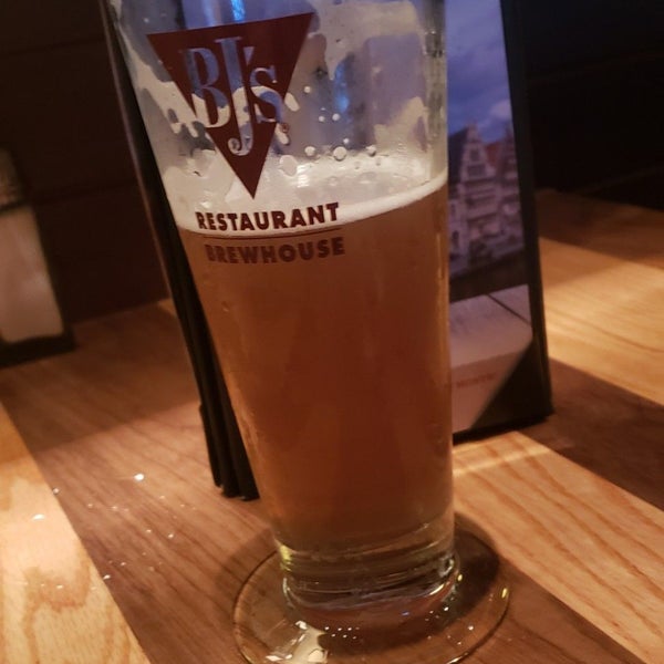 Photo taken at BJ&#39;s Restaurant &amp; Brewhouse by Ryan N. on 8/21/2019