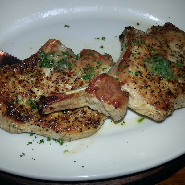 Foto tomada en Floyd&#39;s Cajun Seafood &amp; Texas Steakhouse  por Angela L. el 3/1/2014