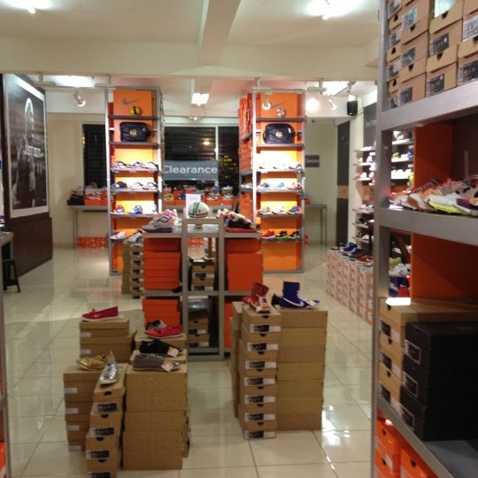 Factory outlet nike shop alam sutera