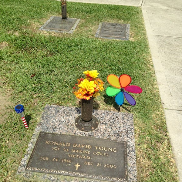 6/28/2013 tarihinde Annie S.ziyaretçi tarafından Garden of Memories Cemetery'de çekilen fotoğraf