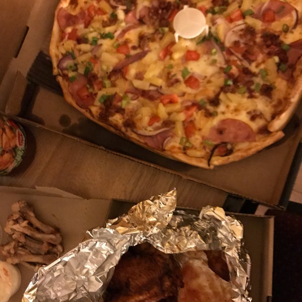 Round Table Pizza Cathedral Hill San Francisco Ca
