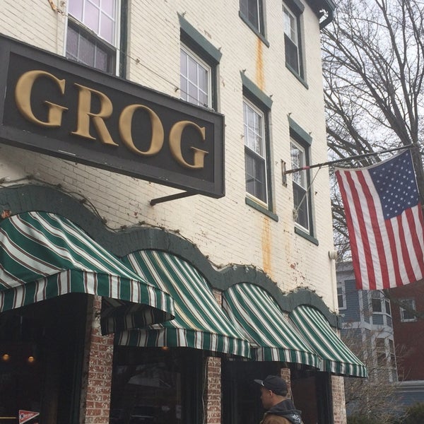 Foto tirada no(a) The Grog Restaurant por Kyle W. em 4/5/2014