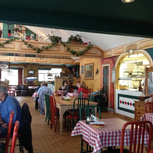10/23/2012 tarihinde Victoria F.ziyaretçi tarafından Zappi&#39;s Italian Eatery - Pasta, Pizza and Subs'de çekilen fotoğraf