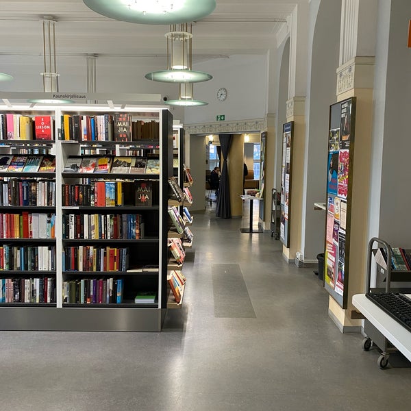 Foto diambil di Kallion kirjasto oleh Tri N. pada 4/24/2022