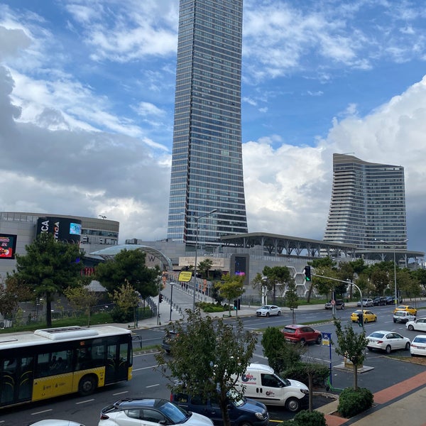 9/23/2021에  CANER UÇGUN 님이 Metropol İstanbul AVM에서 찍은 사진
