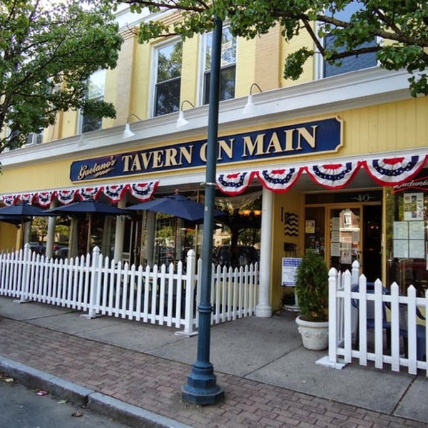 Foto diambil di Gaetano&#39;s Tavern on Main oleh Gaetano&#39;s Tavern on Main pada 10/26/2015