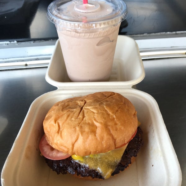 Photo taken at Beep&#39;s Burgers by Robert T. on 5/15/2018