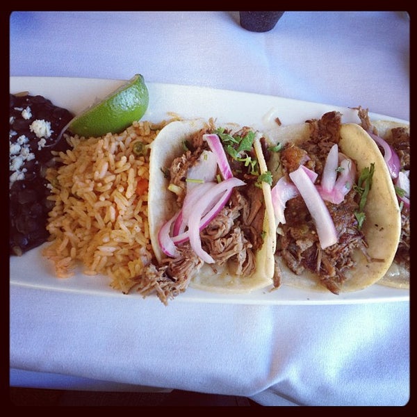 รูปภาพถ่ายที่ Cantina Laredo โดย Elle S. เมื่อ 11/4/2012